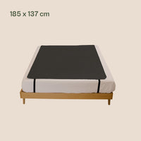 Earthle aardingsslaapmat over een tweepersoonsmatras, 185 x 137 cm